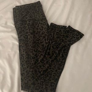 Athleta leopard legging sz M